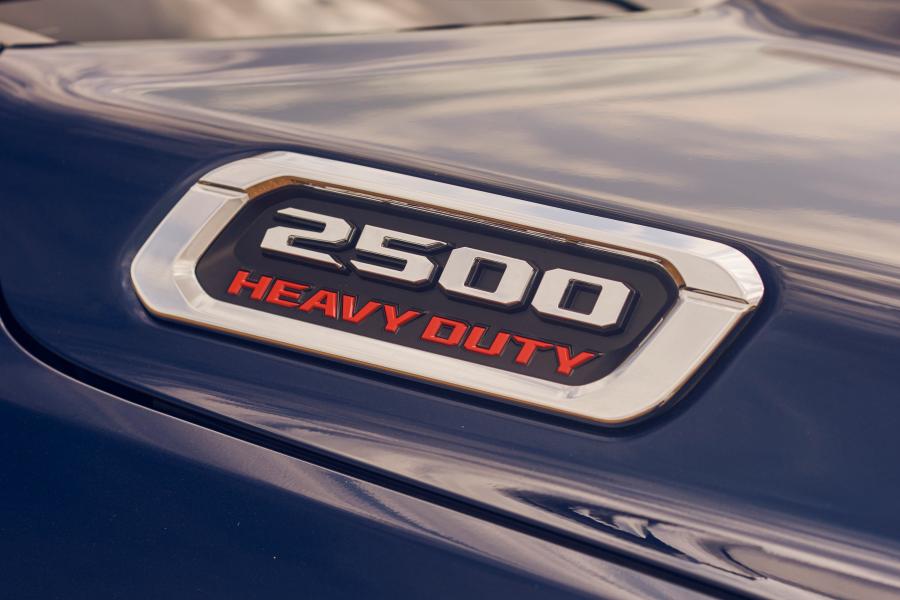 Логотип Ram 2500 Laramie Crew Cab (DJ) 2019 года  (LA) (фото 12 из 39)